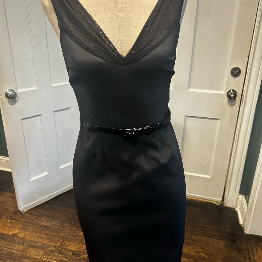 Chic Black V-Neck Midi Dress